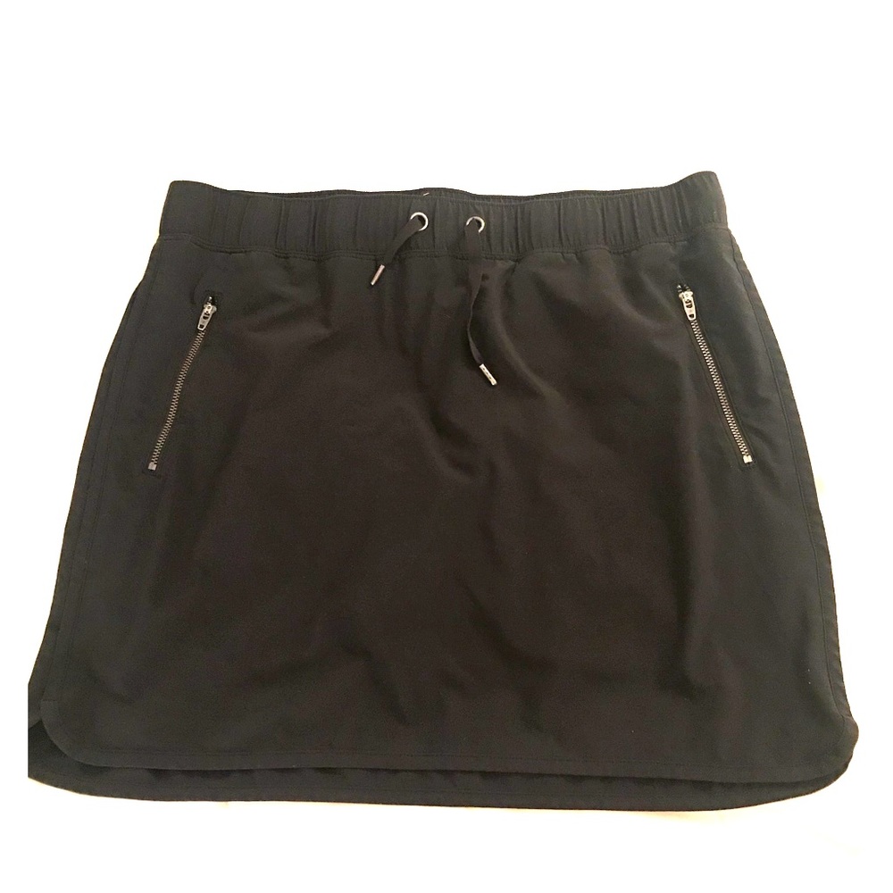 Athlete stretch in skort, size L